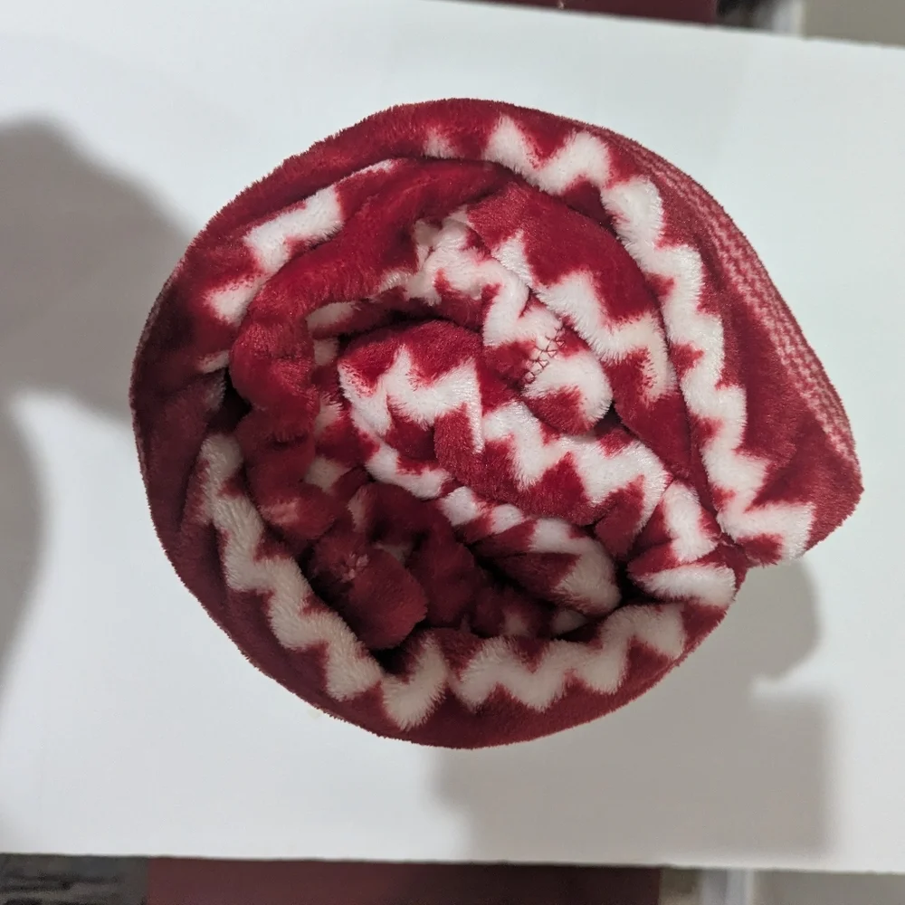 NEW, The Big One Festive Red Plush Throw. 5 Ft X 6 Ft